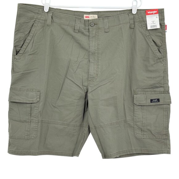 Wrangler Men's Relaxed Fit Low Stretch Green Cargo Shorts Size 48 Inseam 10" NWT - Picture 1 of 10
